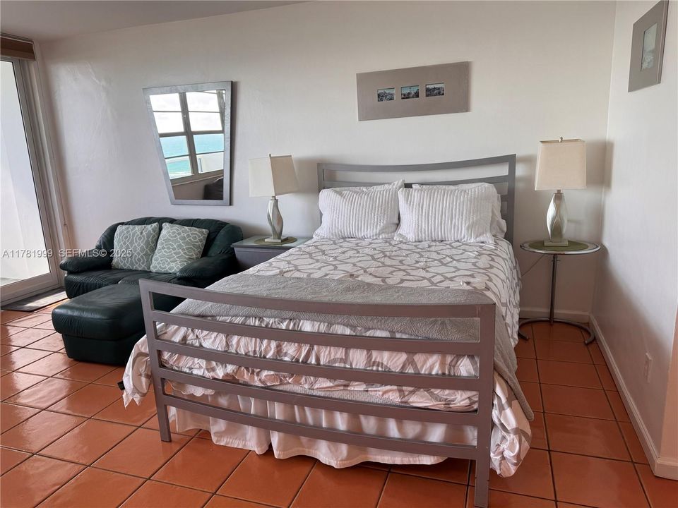 For Rent: $3,500 (0 beds, 1 baths, 535 Square Feet)