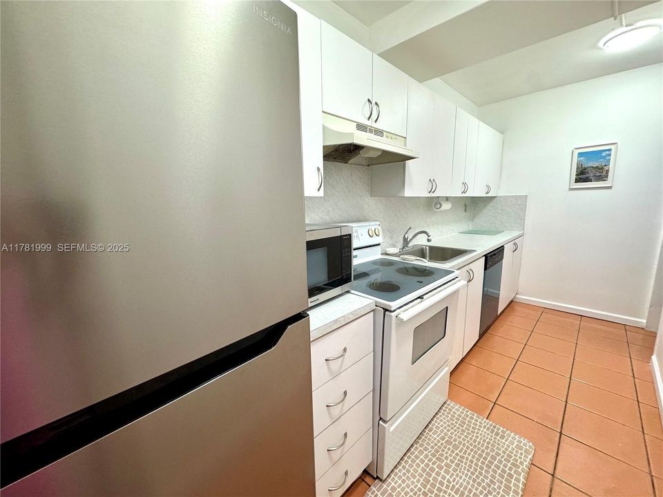 For Rent: $3,500 (0 beds, 1 baths, 535 Square Feet)