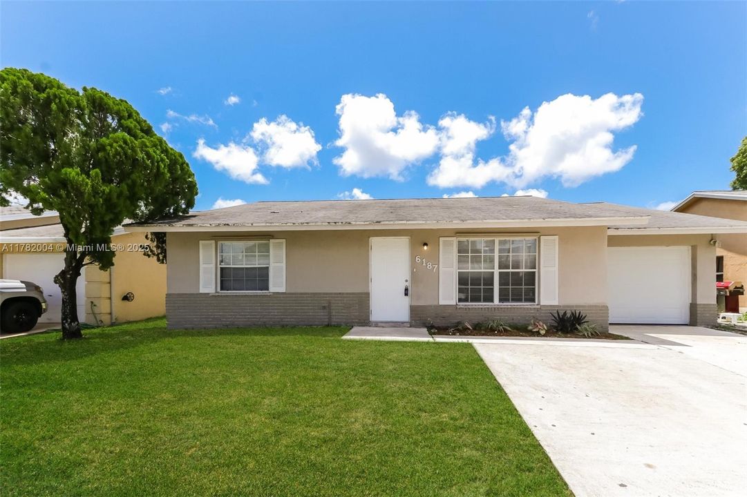 Recently Rented: $2,605 (3 beds, 2 baths, 1670 Square Feet)