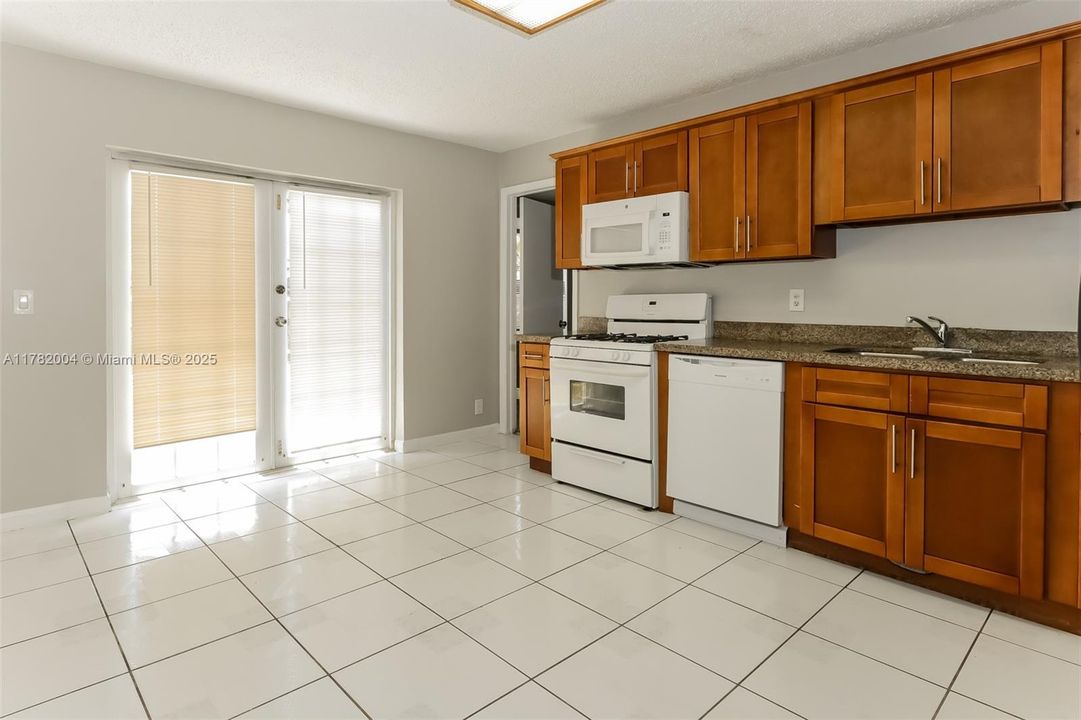 Recently Rented: $2,605 (3 beds, 2 baths, 1670 Square Feet)