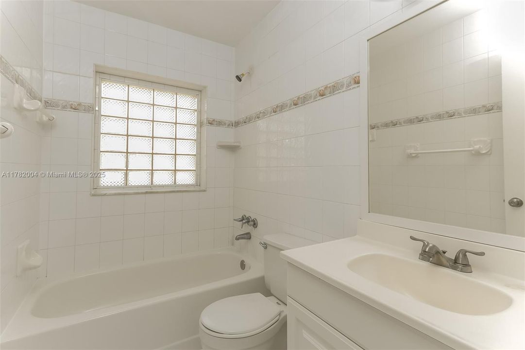 Recently Rented: $2,605 (3 beds, 2 baths, 1670 Square Feet)