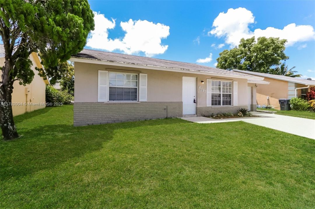 Recently Rented: $2,605 (3 beds, 2 baths, 1670 Square Feet)