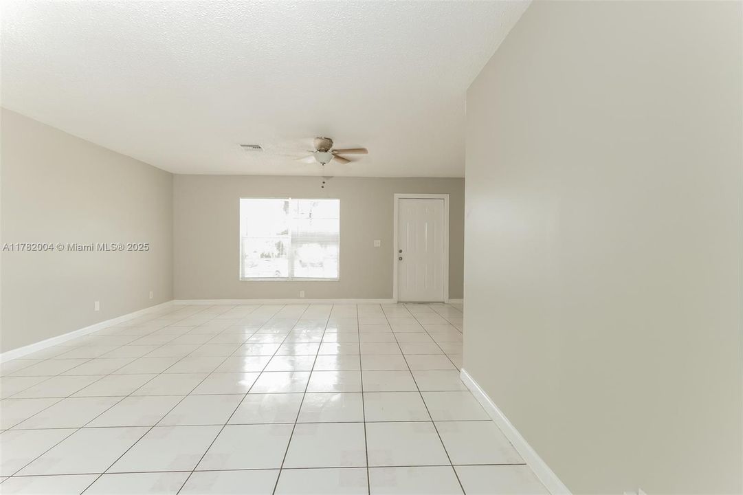 Recently Rented: $2,605 (3 beds, 2 baths, 1670 Square Feet)