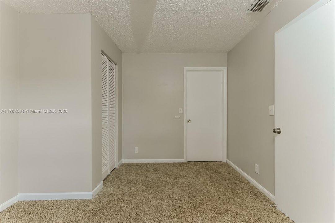 Recently Rented: $2,605 (3 beds, 2 baths, 1670 Square Feet)