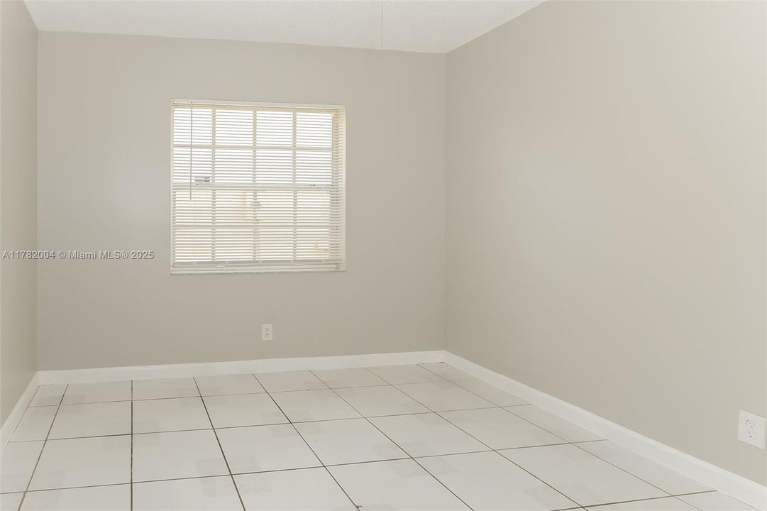 Recently Rented: $2,605 (3 beds, 2 baths, 1670 Square Feet)