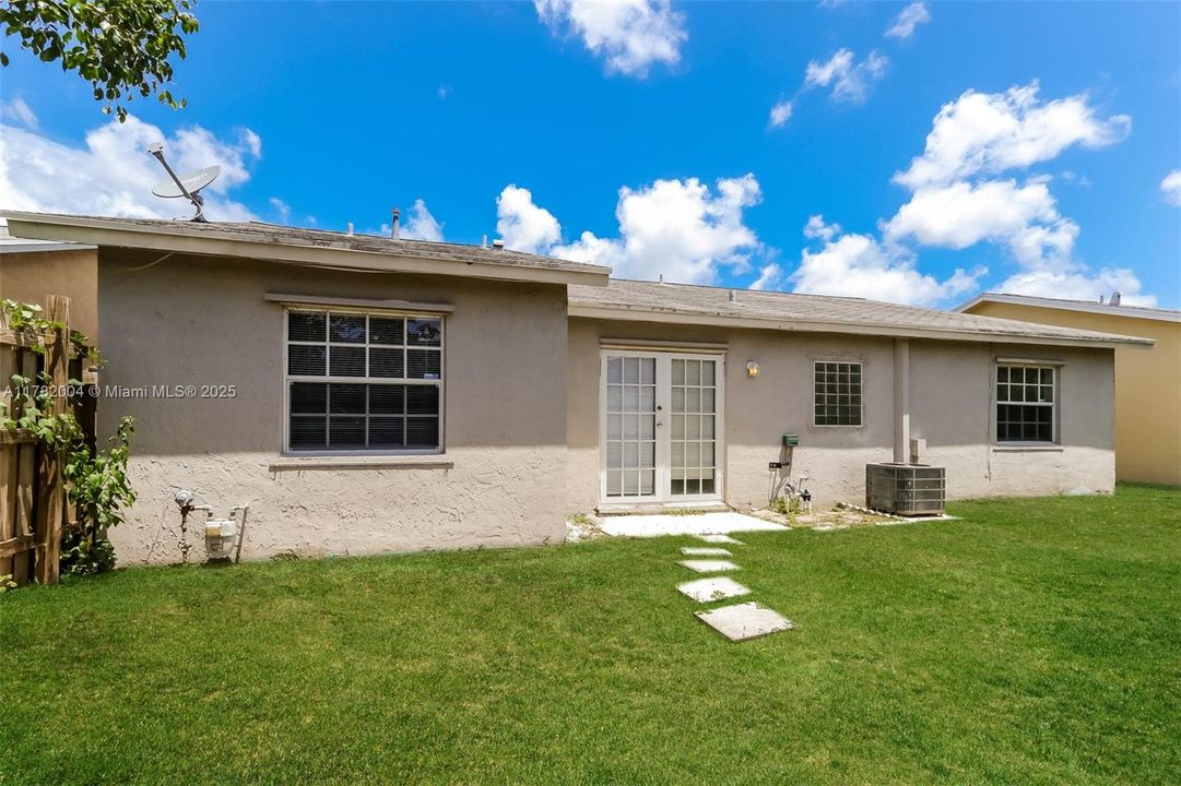 Recently Rented: $2,605 (3 beds, 2 baths, 1670 Square Feet)