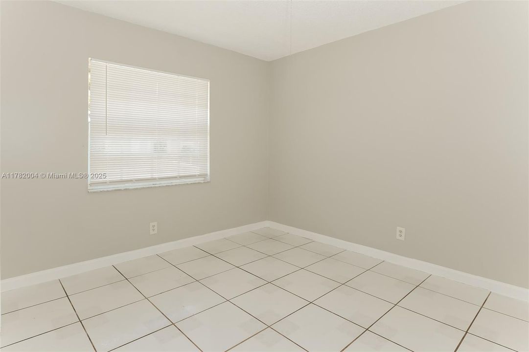 Recently Rented: $2,605 (3 beds, 2 baths, 1670 Square Feet)