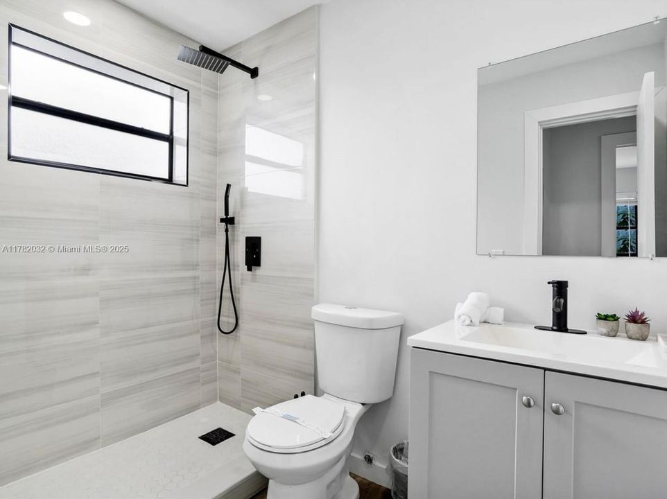 Recientemente alquilado: $2,399 (2 camas, 1 baños, 704 Pies cuadrados)