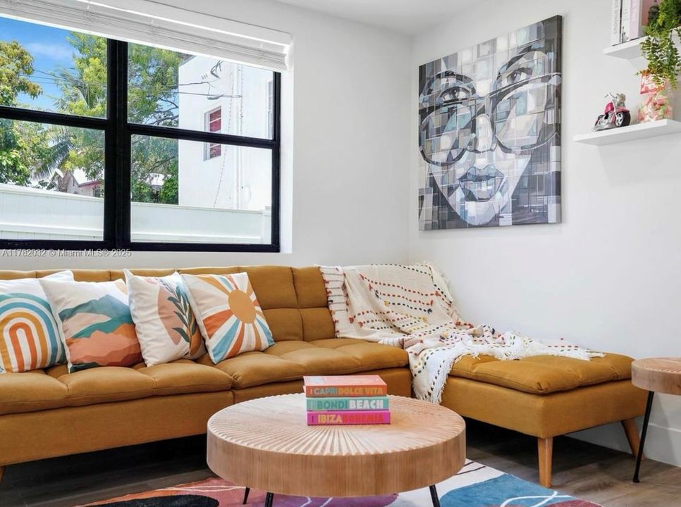 Recientemente alquilado: $2,399 (2 camas, 1 baños, 704 Pies cuadrados)