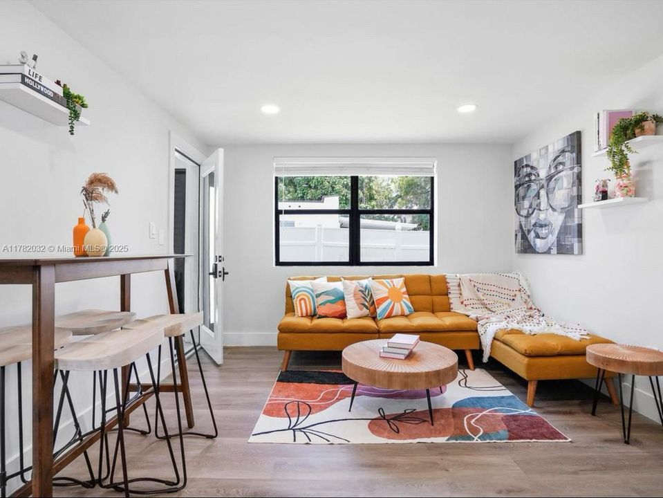 Recientemente alquilado: $2,399 (2 camas, 1 baños, 704 Pies cuadrados)