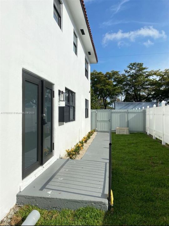 Recientemente alquilado: $2,399 (2 camas, 1 baños, 704 Pies cuadrados)