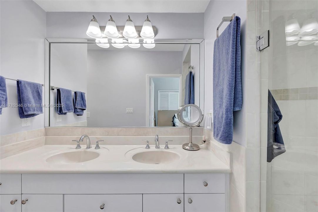 На продажу: $1,275,000 (5 спален, 3 ванн, 2667 Квадратных фут)