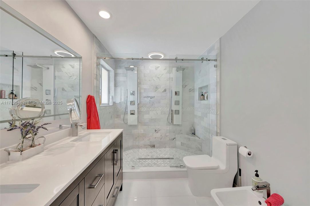 На продажу: $1,275,000 (5 спален, 3 ванн, 2667 Квадратных фут)