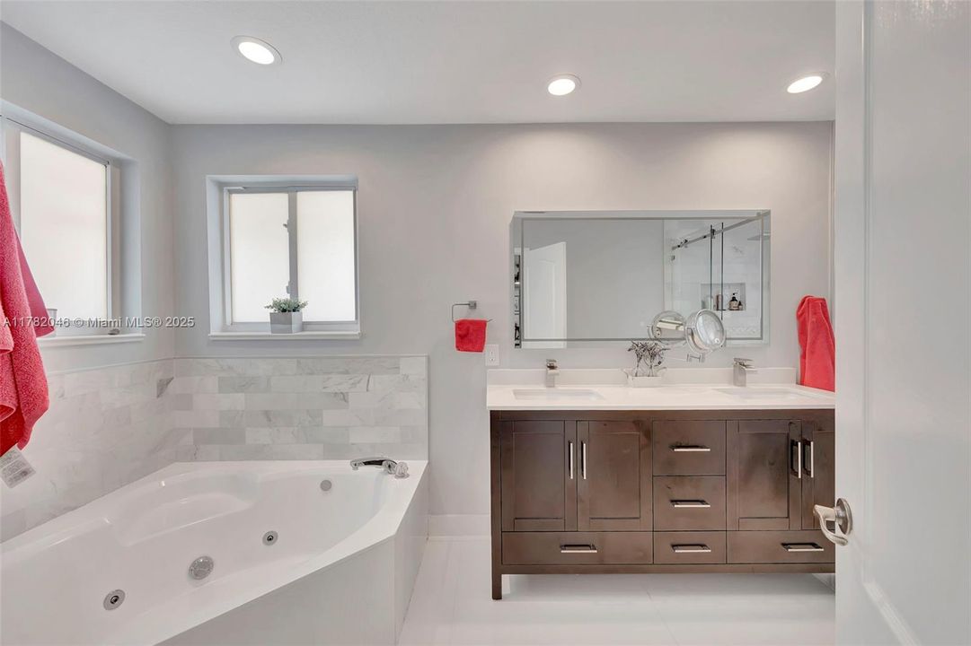 На продажу: $1,275,000 (5 спален, 3 ванн, 2667 Квадратных фут)