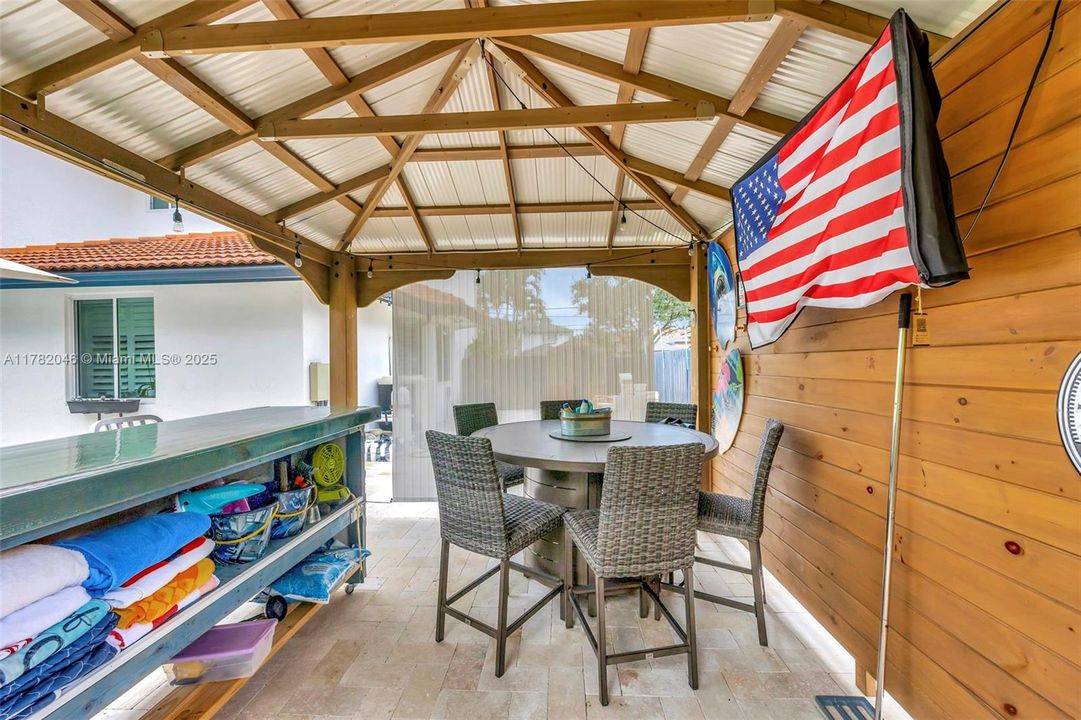 На продажу: $1,275,000 (5 спален, 3 ванн, 2667 Квадратных фут)