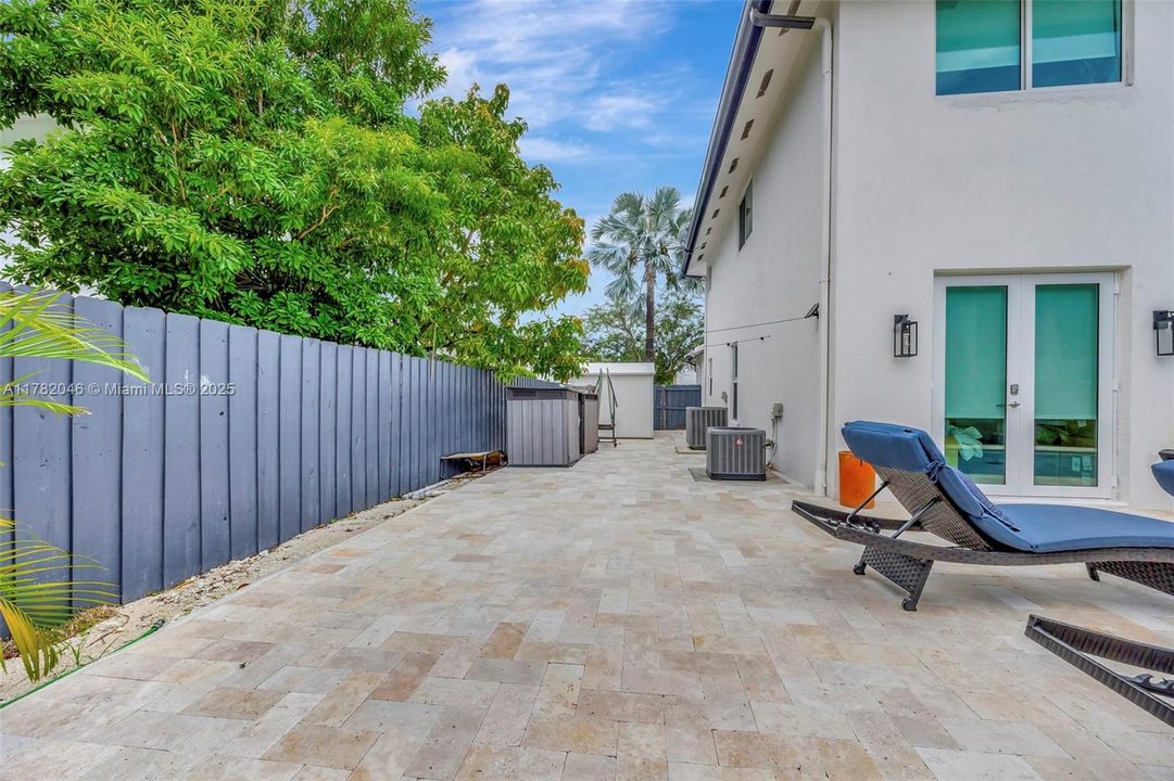 На продажу: $1,275,000 (5 спален, 3 ванн, 2667 Квадратных фут)