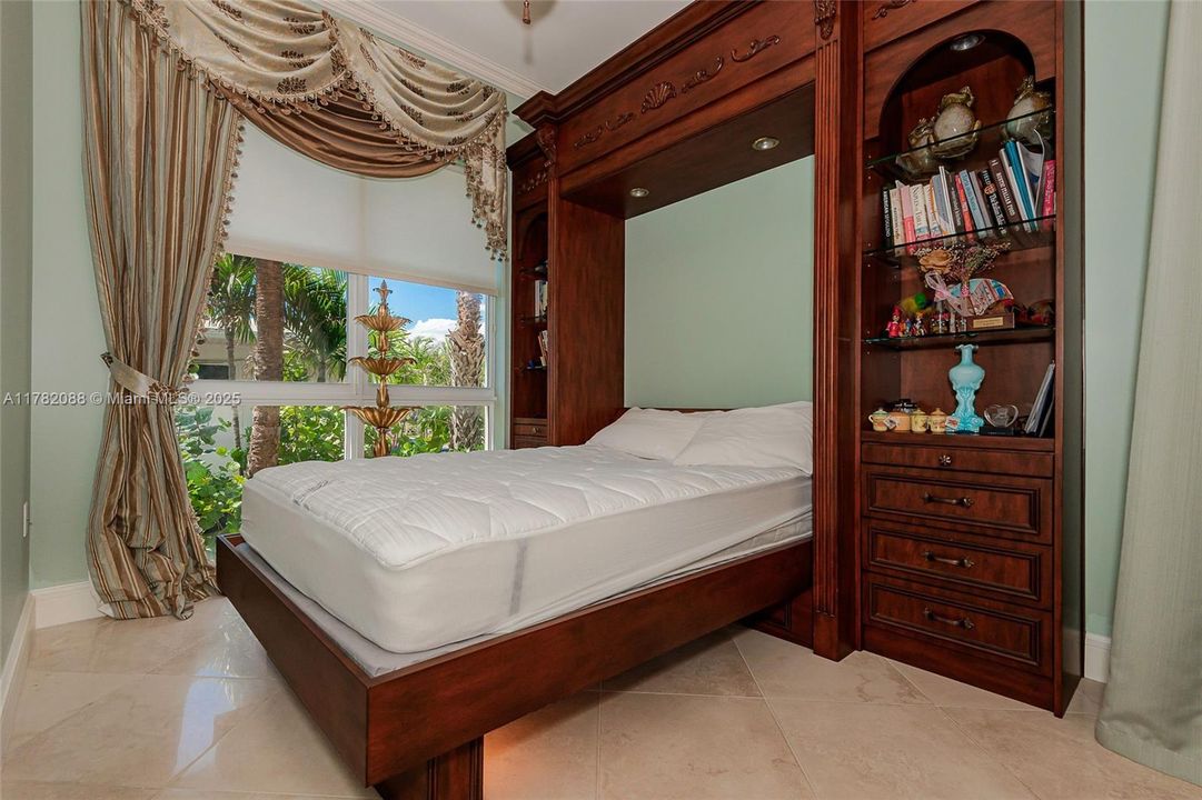 3rd bedroonm or / Den / Office  great 3rd room