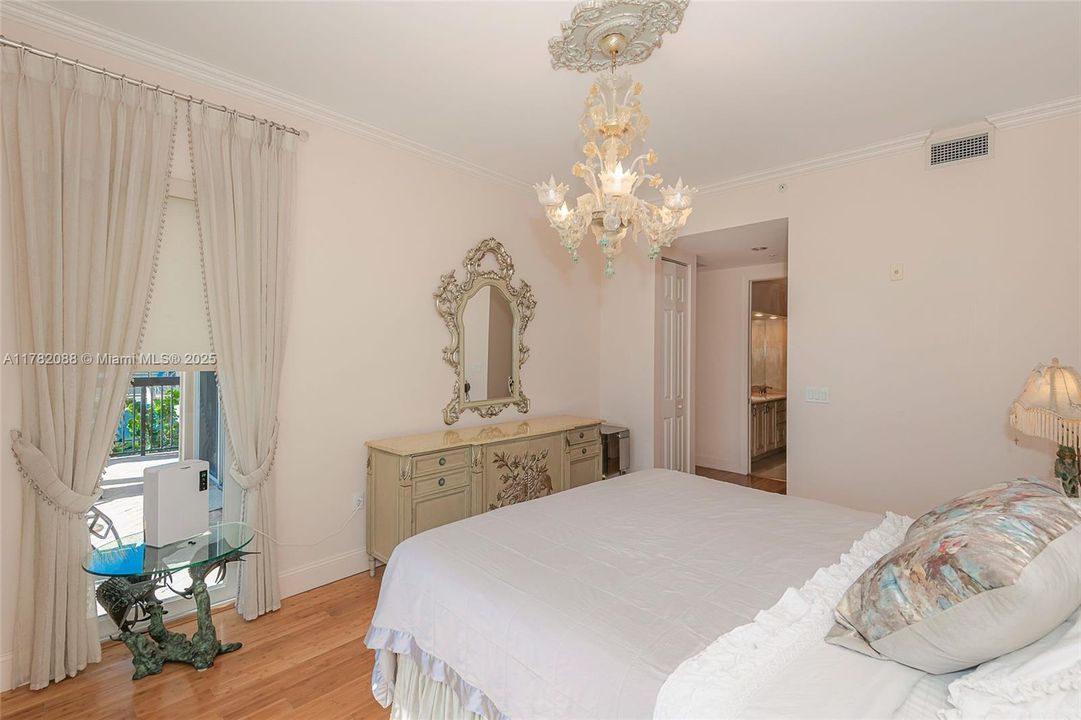 最近售出: $1,849,000 (2 贝兹, 2 浴室, 1486 平方英尺)