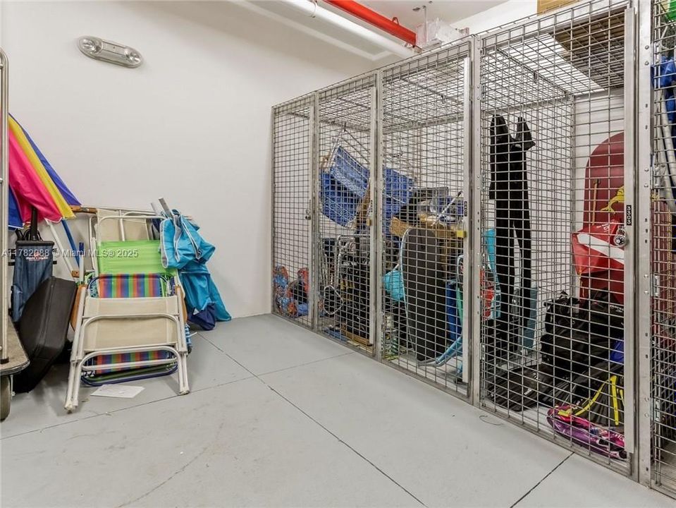 unit comes with 2 storage spots