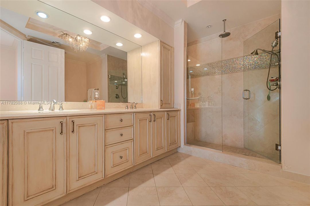 最近售出: $1,849,000 (2 贝兹, 2 浴室, 1486 平方英尺)