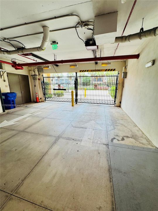 Very Secure Entry 2 Parking close to gate