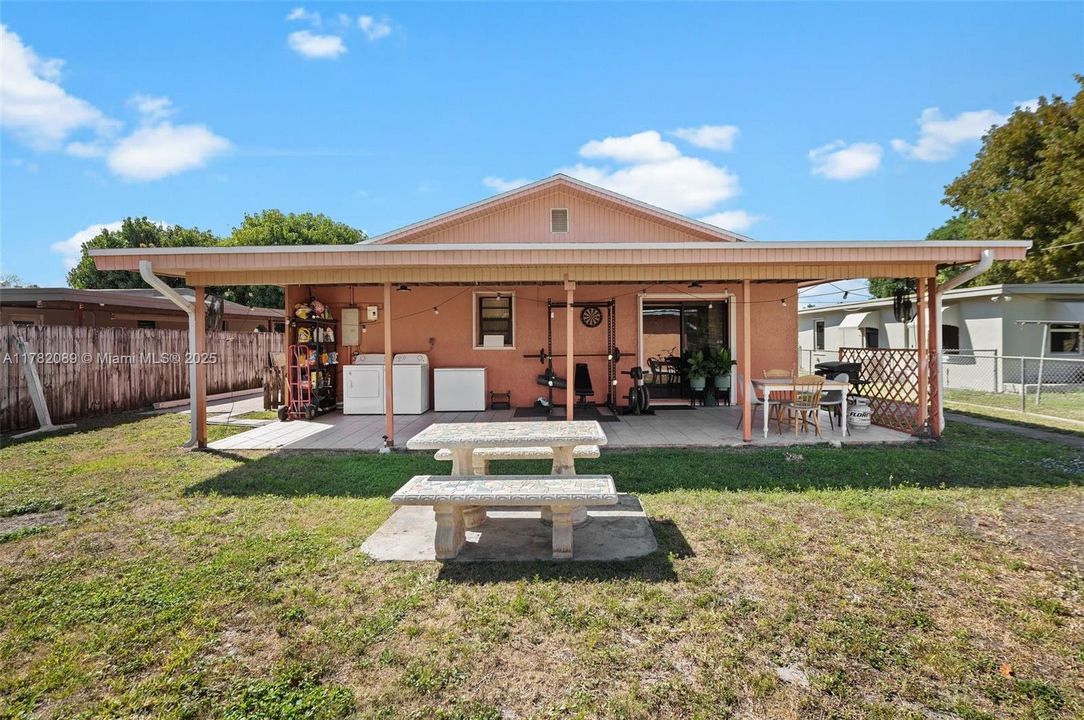 Recently Sold: $649,999 (3 beds, 2 baths, 1852 Square Feet)