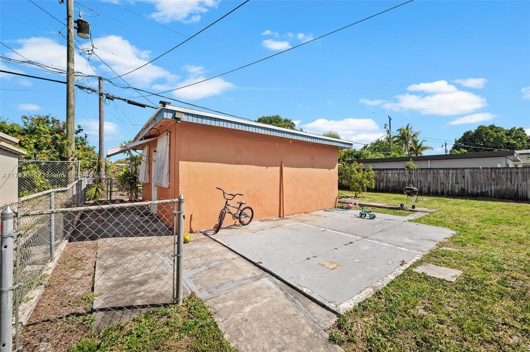 Recently Sold: $649,999 (3 beds, 2 baths, 1852 Square Feet)