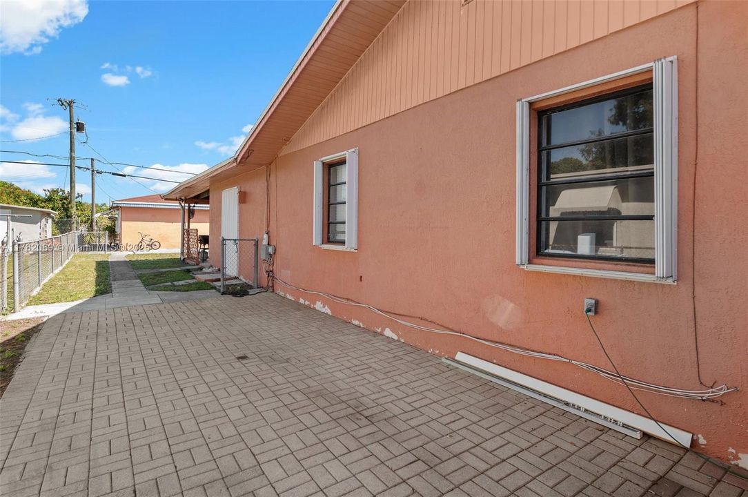 Recently Sold: $649,999 (3 beds, 2 baths, 1852 Square Feet)