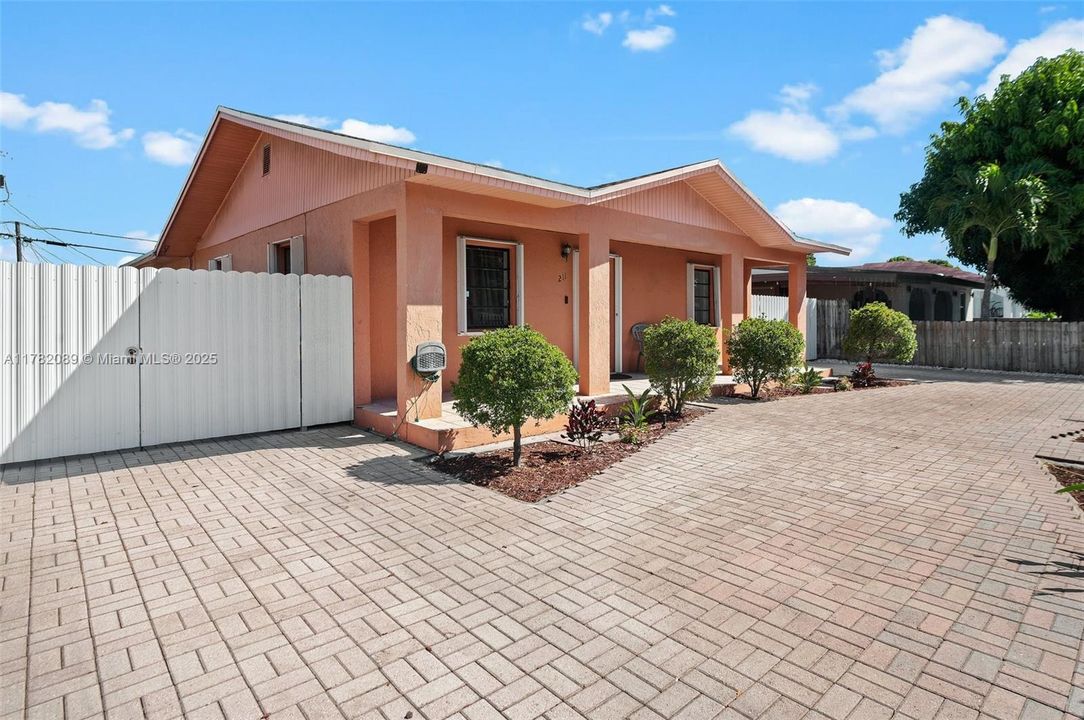 Recently Sold: $649,999 (3 beds, 2 baths, 1852 Square Feet)