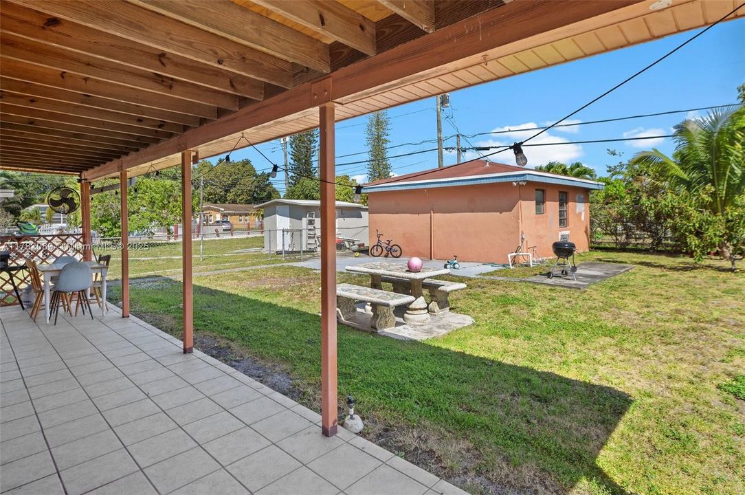 Recently Sold: $649,999 (3 beds, 2 baths, 1852 Square Feet)