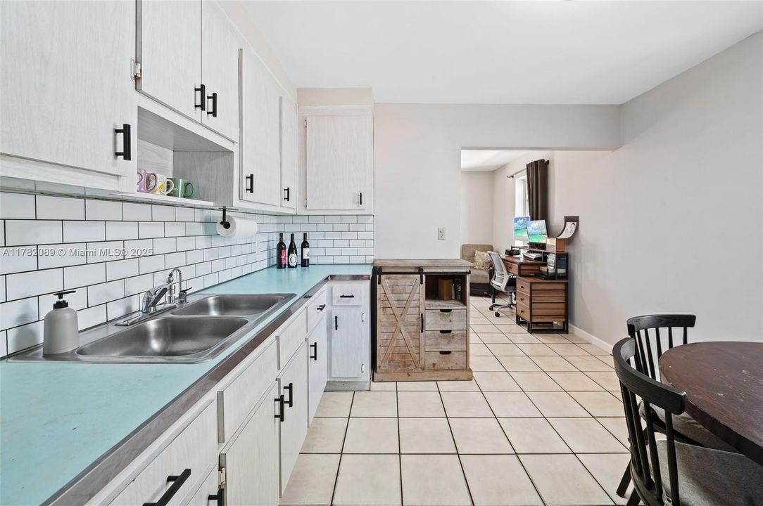 Recently Sold: $649,999 (3 beds, 2 baths, 1852 Square Feet)