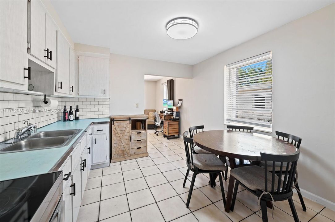 Recently Sold: $649,999 (3 beds, 2 baths, 1852 Square Feet)