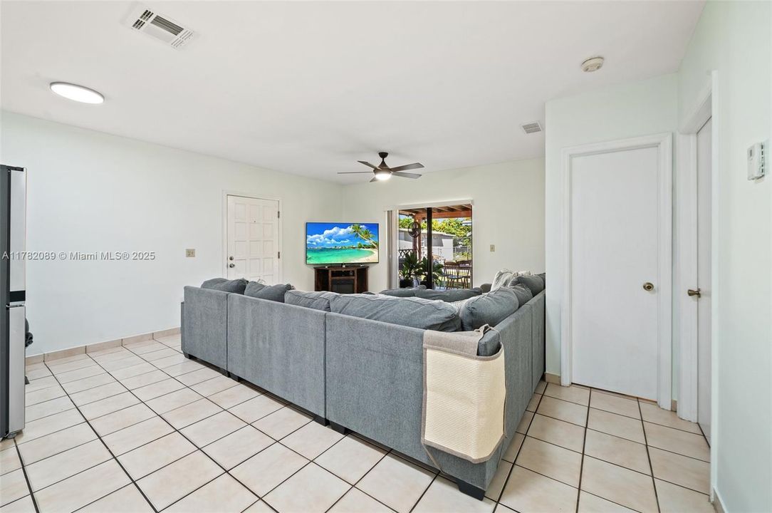 Recently Sold: $649,999 (3 beds, 2 baths, 1852 Square Feet)