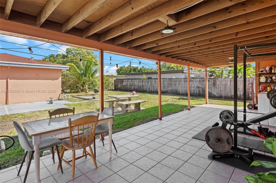 Recently Sold: $649,999 (3 beds, 2 baths, 1852 Square Feet)