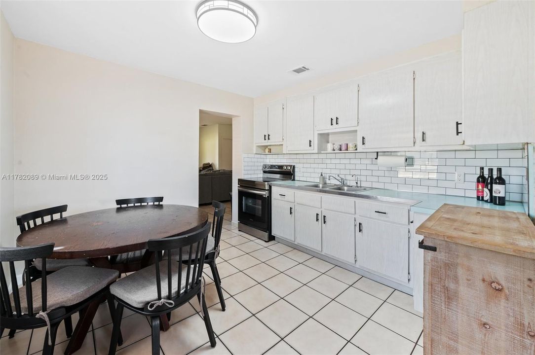 Recently Sold: $649,999 (3 beds, 2 baths, 1852 Square Feet)