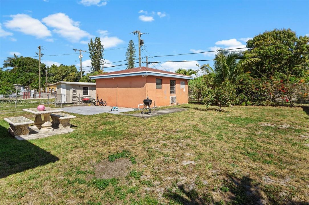 Recently Sold: $649,999 (3 beds, 2 baths, 1852 Square Feet)