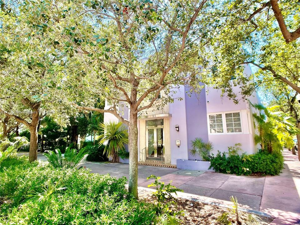 Recently Rented: $1,800 (0 beds, 1 baths, 364 Square Feet)