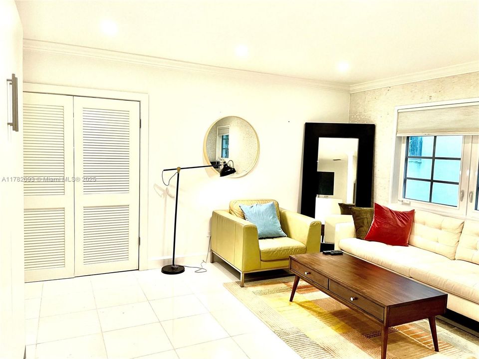 Recently Rented: $1,800 (0 beds, 1 baths, 364 Square Feet)