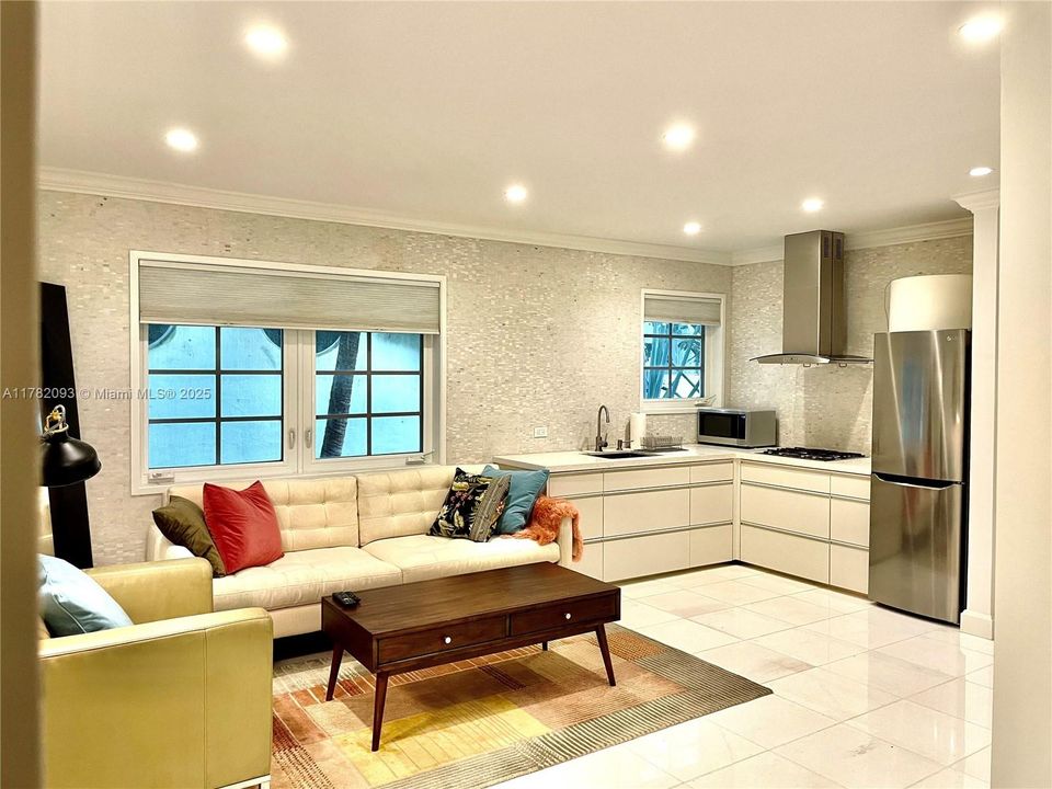 Recently Rented: $1,800 (0 beds, 1 baths, 364 Square Feet)