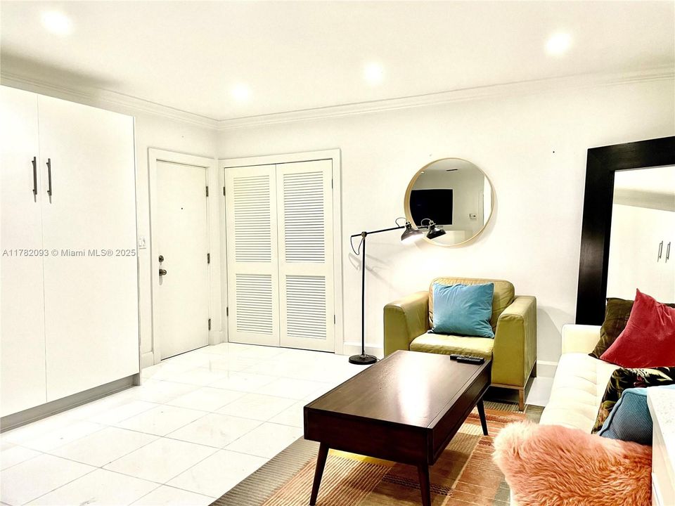 Recently Rented: $1,800 (0 beds, 1 baths, 364 Square Feet)