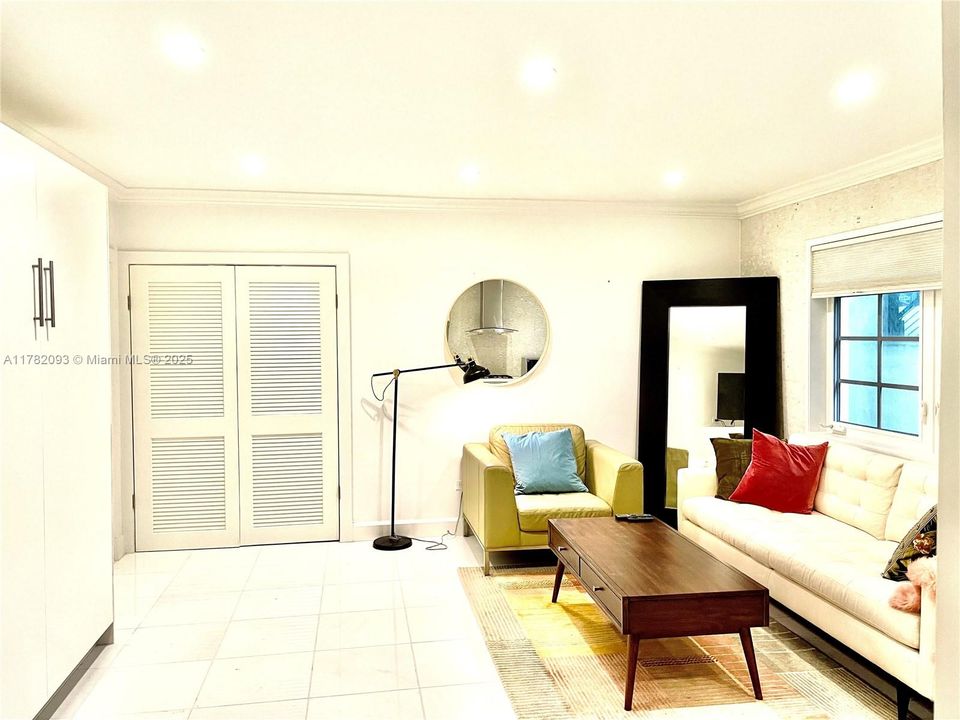 Recently Rented: $1,800 (0 beds, 1 baths, 364 Square Feet)