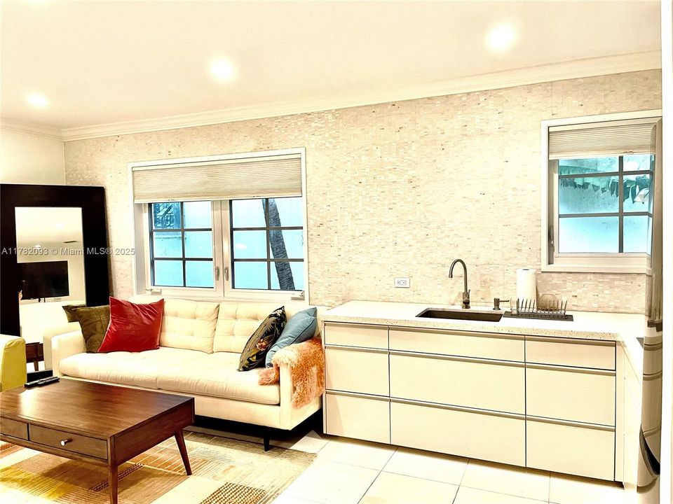 Recently Rented: $1,800 (0 beds, 1 baths, 364 Square Feet)