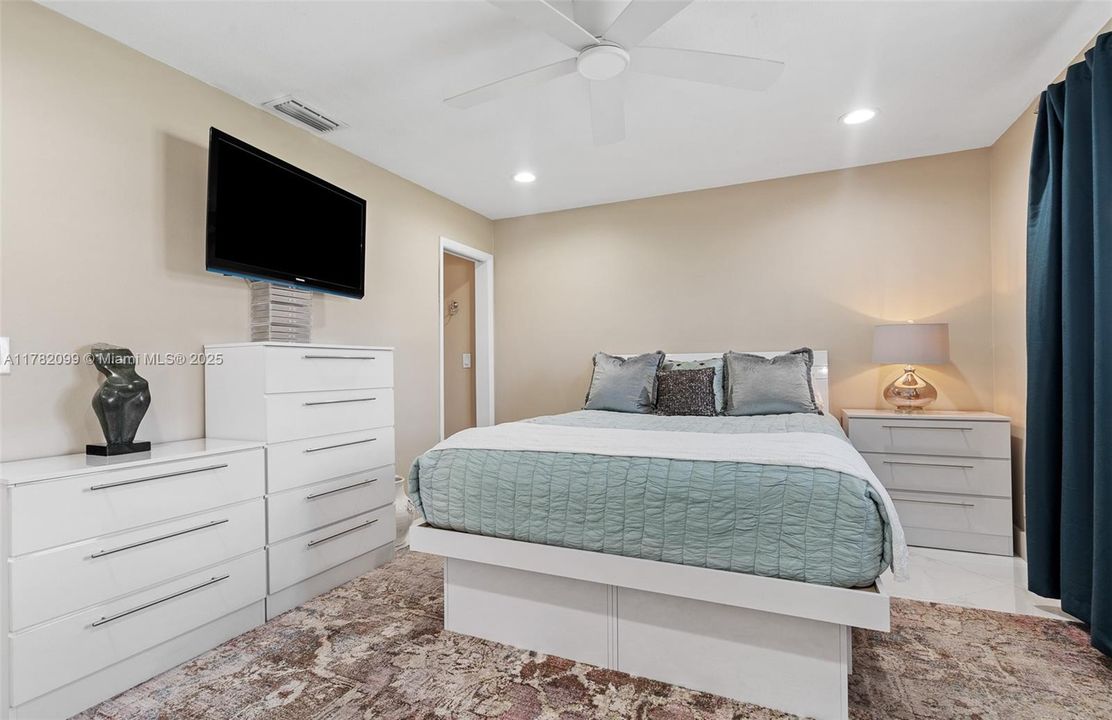 Recently Sold: $172,000 (2 beds, 2 baths, 910 Square Feet)