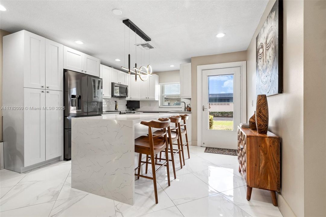 Recently Sold: $172,000 (2 beds, 2 baths, 910 Square Feet)