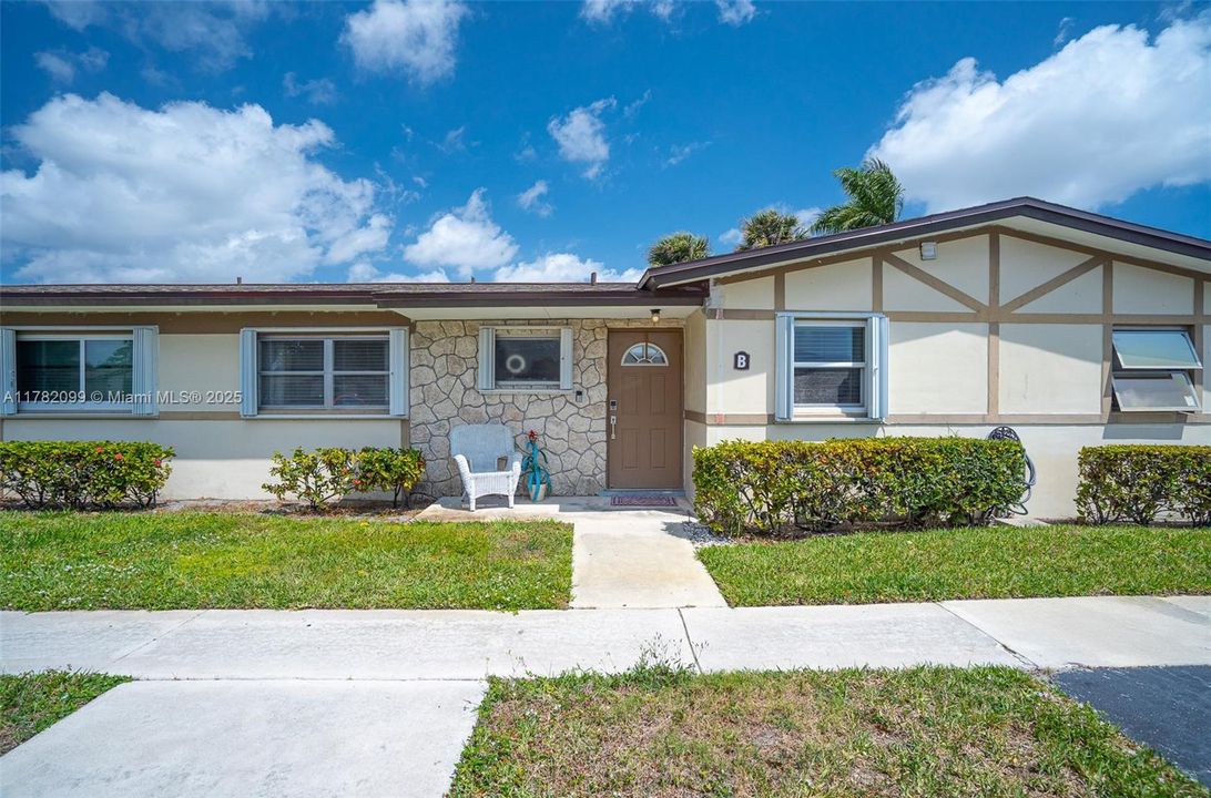 Recently Sold: $172,000 (2 beds, 2 baths, 910 Square Feet)