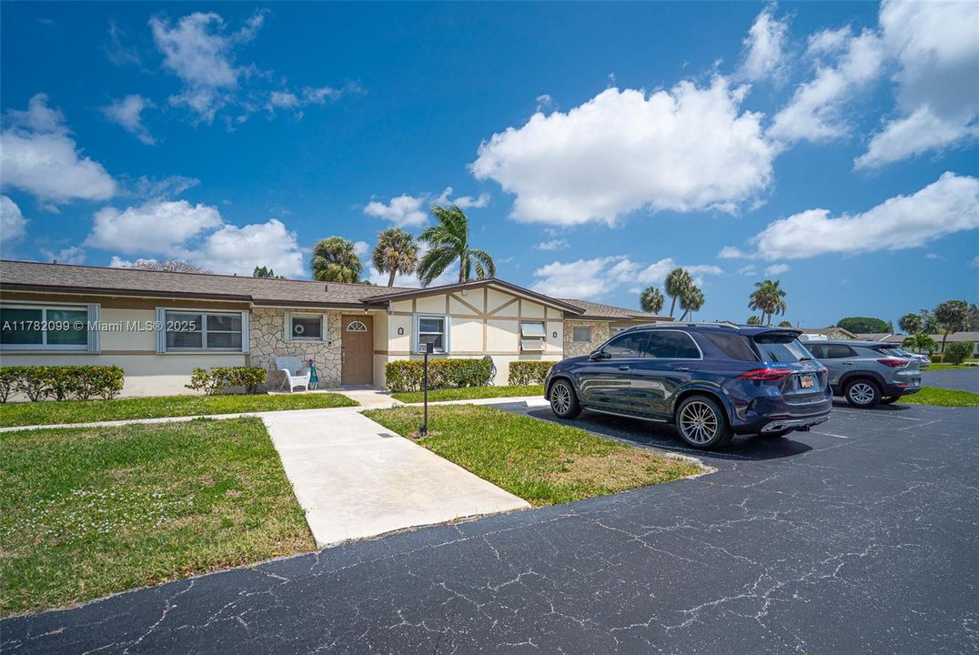 Recently Sold: $172,000 (2 beds, 2 baths, 910 Square Feet)