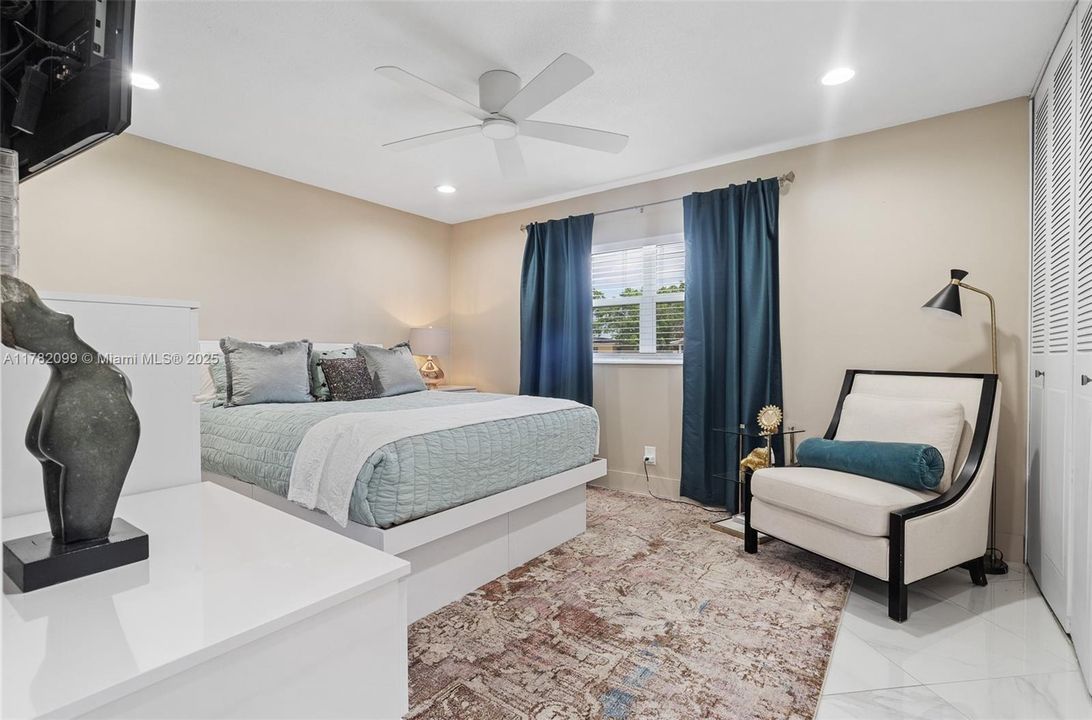 Recently Sold: $172,000 (2 beds, 2 baths, 910 Square Feet)