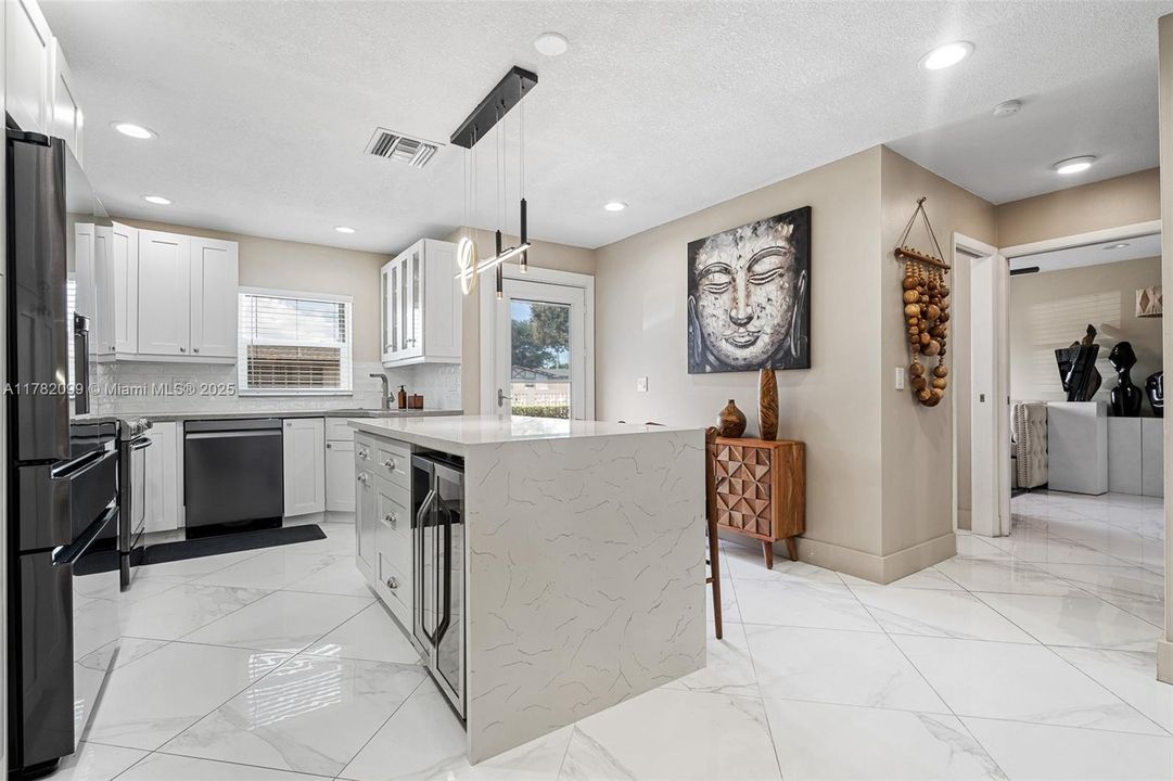 Recently Sold: $172,000 (2 beds, 2 baths, 910 Square Feet)