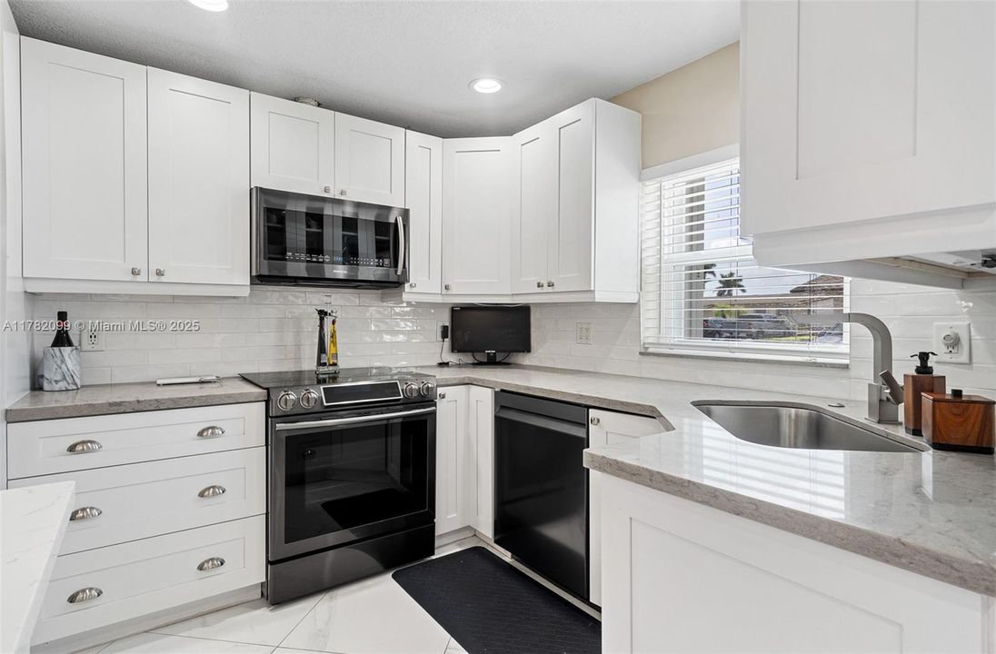 Recently Sold: $172,000 (2 beds, 2 baths, 910 Square Feet)