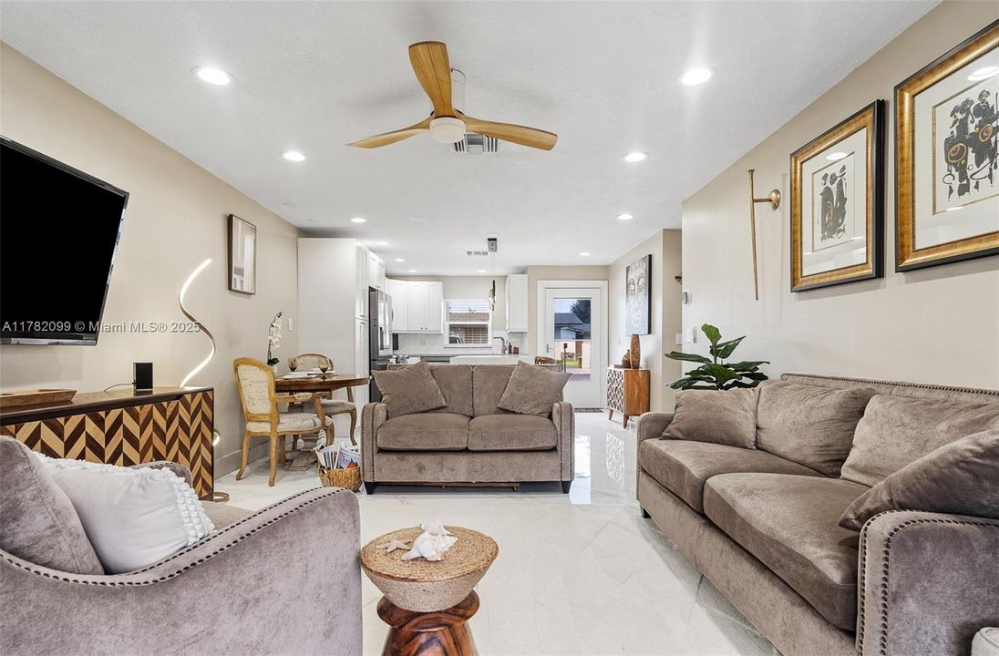 Recently Sold: $172,000 (2 beds, 2 baths, 910 Square Feet)